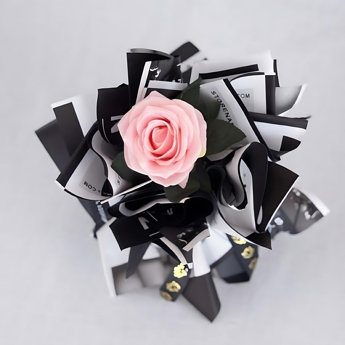 Chic Monochrome Table Centerpiece – Pink Rose Arrangement