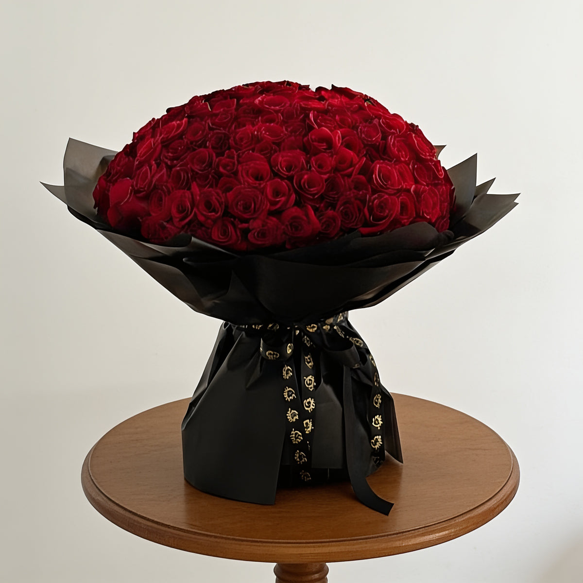 The Grand Romance - 200 Red Roses Bouquet